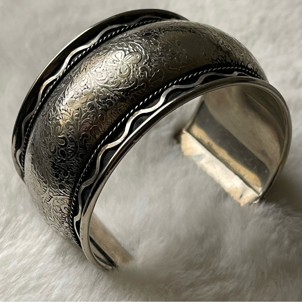 VTG | Silver Tone Etched Wide Large Cuff Bracelet